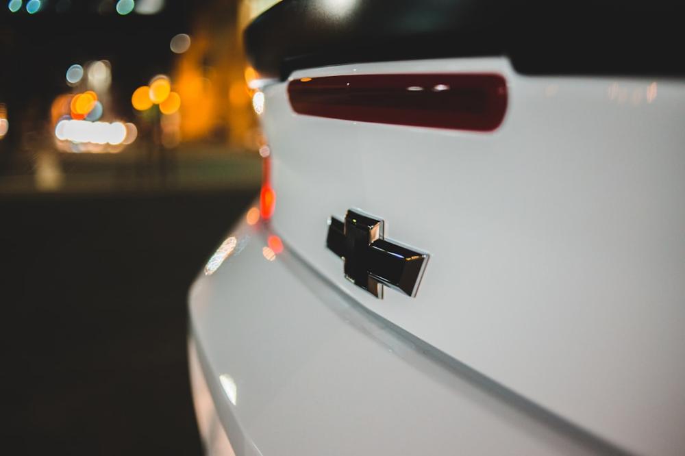 Tesla aktie: Hvordan produktion, prisstrategi, software, energi og regulering former potentiale, risiko og værdiansættelse på lang sigt